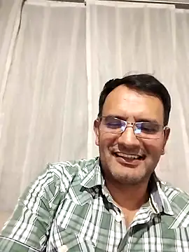 Snapshot of RogueTraveler chatting on 03/04/25, 02:27 RogueTraveler online show from 03/04/25, 02:27