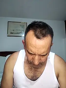 Snapshot of RogueTraveler chatting on 09/17/25, 05:09 RogueTraveler online show from 09/17/25, 05:09