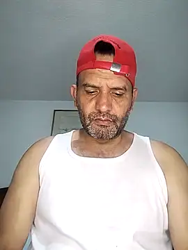 Snapshot of RogueTraveler chatting on 09/26/25, 04:16 RogueTraveler online show from 09/26/25, 04:16