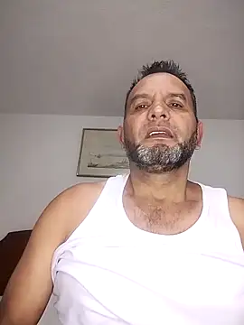 Snapshot of RogueTraveler chatting on 10/04/25, 03:26 RogueTraveler online show from 10/04/25, 03:26