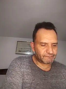 Snapshot of RogueTraveler chatting on 10/11/25, 03:50 RogueTraveler online show from 10/11/25, 03:50