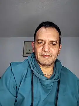 Snapshot of RogueTraveler chatting on 10/14/25, 05:19 RogueTraveler online show from 10/14/25, 05:19