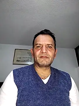 Snapshot of RogueTraveler chatting on 10/30/25, 04:36 RogueTraveler online show from 10/30/25, 04:36