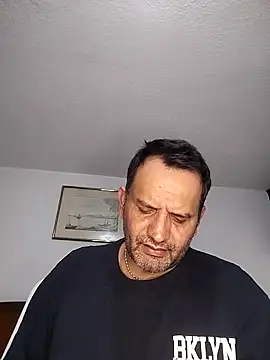 Snapshot of RogueTraveler chatting on 11/02/25, 03:20 RogueTraveler online show from 11/02/25, 03:20