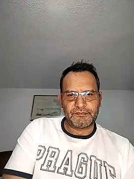 Snapshot of RogueTraveler chatting on 11/03/25, 02:57 RogueTraveler online show from 11/03/25, 02:57