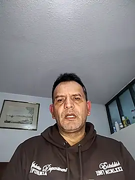 Snapshot of RogueTraveler chatting on 11/04/25, 03:38 RogueTraveler online show from 11/04/25, 03:38