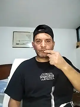 Snapshot of RogueTraveler chatting on 11/13/25, 03:27 RogueTraveler online show from 11/13/25, 03:27