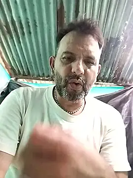 Snapshot of RogueTraveler chatting on 01/08/26, 05:59 RogueTraveler online show from 01/08/26, 05:59