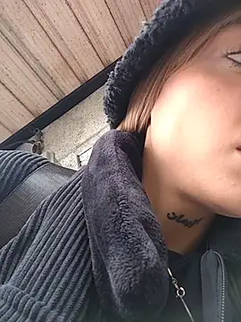 Snapshot of Dani_pegin chatting on 12/19/25, 01:51 Dani pegin online show from 12/19/25, 01:51