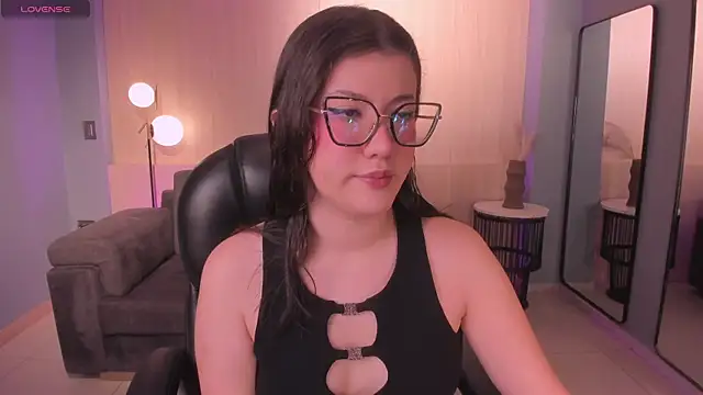 Snapshot of AmberFarrell chatting on 06/28/26, 05:41 AmberFarrell online show from 06/28/26, 05:41