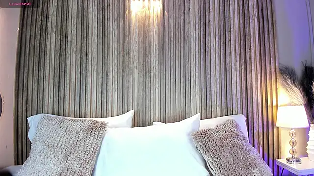 HannaPaola online show from 12/16/25, 10:37