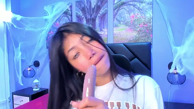 KimberlyVillaLobos online show from 11/11/25, 11:43