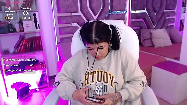 Snapshot of AliceWalker_11 chatting on 01/29/25, 01:48 AliceWalker 11 online show from 01/29/25, 01:48