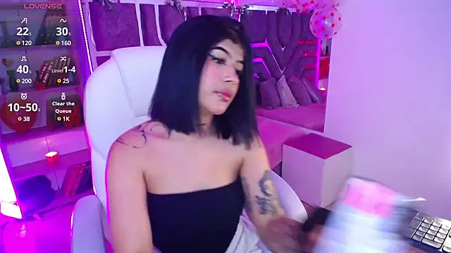 Snapshot of AliceWalker_11 chatting on 02/10/25, 08:10 AliceWalker 11 online show from 02/10/25, 08:10