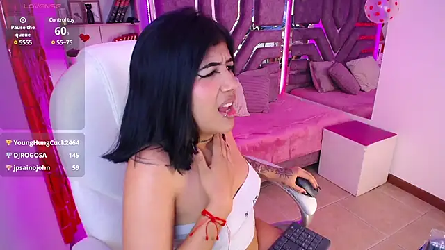 Snapshot of AliceWalker_11 chatting on 02/12/25, 02:03 AliceWalker 11 online show from 02/12/25, 02:03