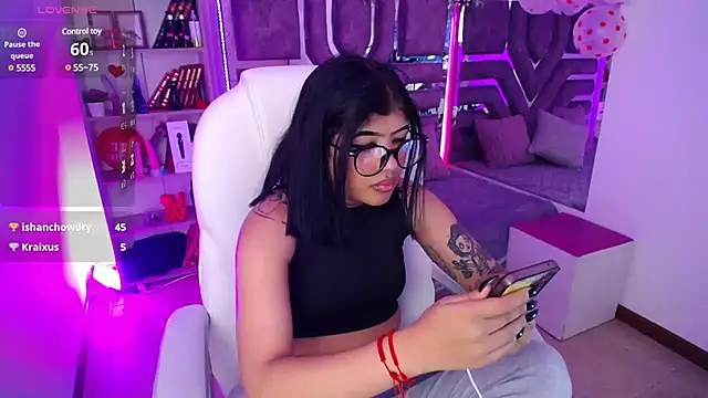 Snapshot of AliceWalker_11 chatting on 02/20/25, 11:10 AliceWalker 11 online show from 02/20/25, 11:10