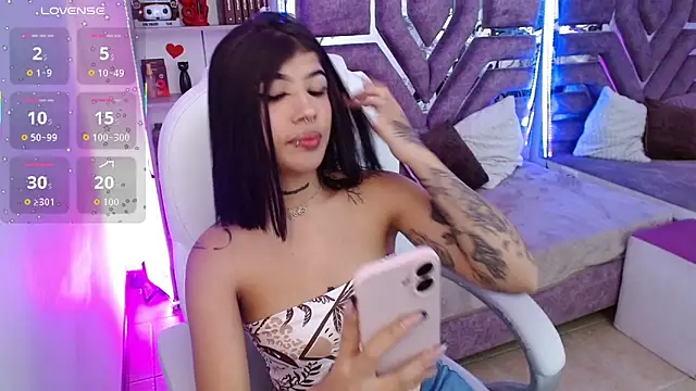 AliceWalker 11 online show from 12/19/25, 08:16