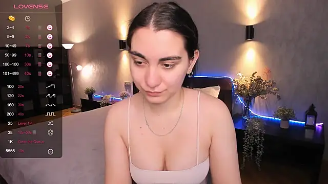 hannacheekss  online show from 12/09/24, 07:17