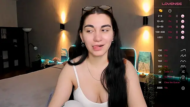 hannacheekss  online show from 02/10/25, 05:25