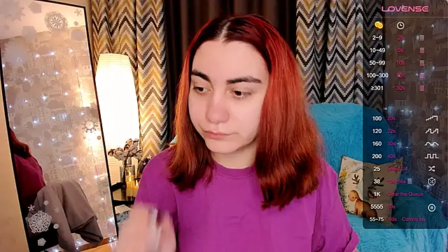 Snapshot of hannacheekss_ chatting on 12/17/25, 02:06 hannacheekss online show from 12/17/25, 02:06