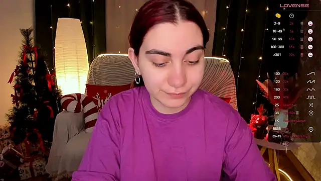 Snapshot of hannacheekss_ chatting on 12/18/25, 02:06 hannacheekss online show from 12/18/25, 02:06