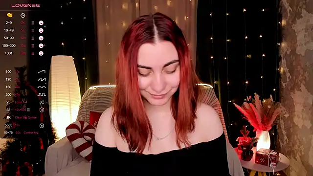 Snapshot of hannacheekss_ chatting on 12/22/25, 02:41 hannacheekss online show from 12/22/25, 02:41