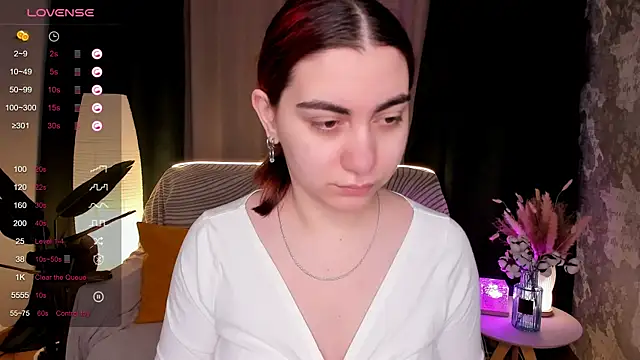 Snapshot of hannacheekss_ chatting on 02/11/26, 02:16 hannacheekss online show from 02/11/26, 02:16