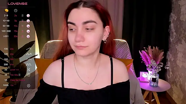 Snapshot of hannacheekss_ chatting on 02/18/26, 02:07 hannacheekss online show from 02/18/26, 02:07