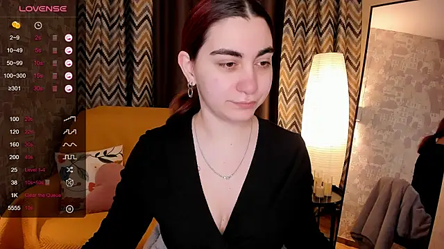 Snapshot of hannacheekss_ chatting on 03/03/26, 02:07 hannacheekss online show from 03/03/26, 02:07