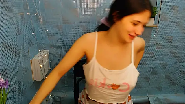 Snapshot of AliceSexyyy_ chatting on 12/21/24, 02:09 AliceSexyyy online show from 12/21/24, 02:09