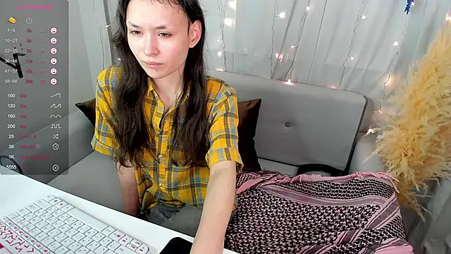 Emily Strikeee online show from 12/19/24, 09:40