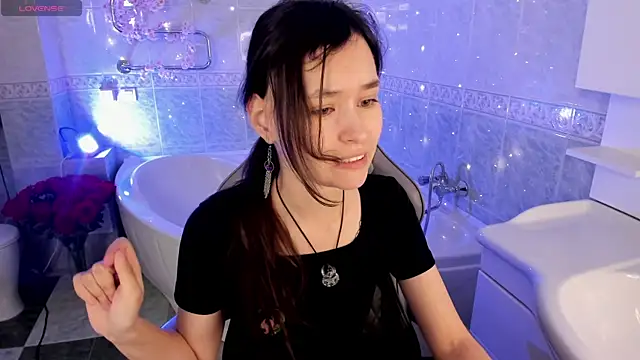 Emily Strikeee online show from 10/09/25, 10:02