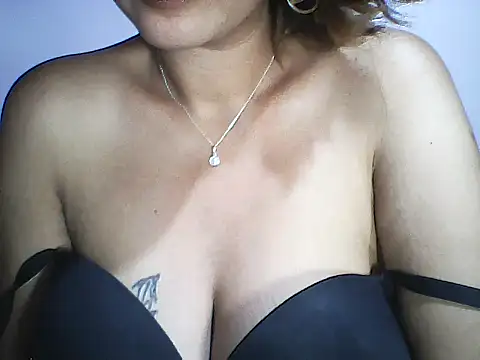 layanah12 online show from 02/01/25, 02:05