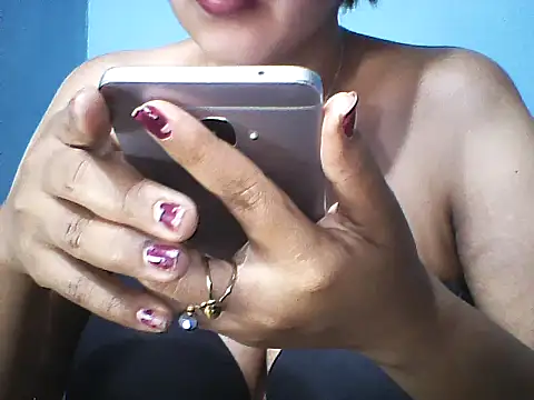 layanah12 online show from 02/20/25, 06:24