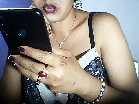 layanah12 online show from 09/30/25, 03:06