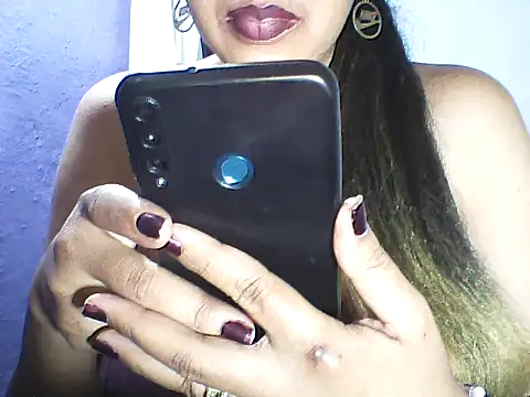 layanah12 online show from 10/16/25, 06:42