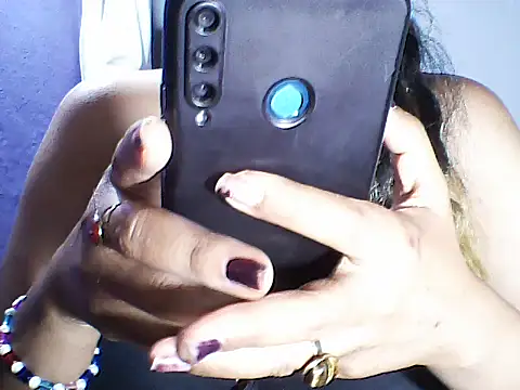 layanah12 online show from 11/15/25, 06:48