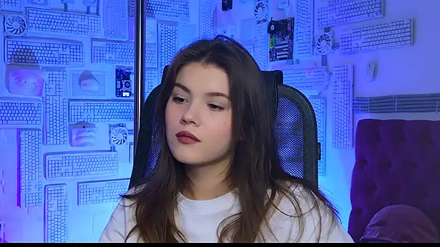 Snapshot of EvaThopson chatting on 01/05/25, 10:10 EvaThopson online show from 01/05/25, 10:10