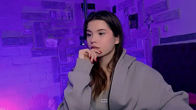 Snapshot of EvaThopson chatting on 02/06/25, 12:05 EvaThopson online show from 02/06/25, 12:05