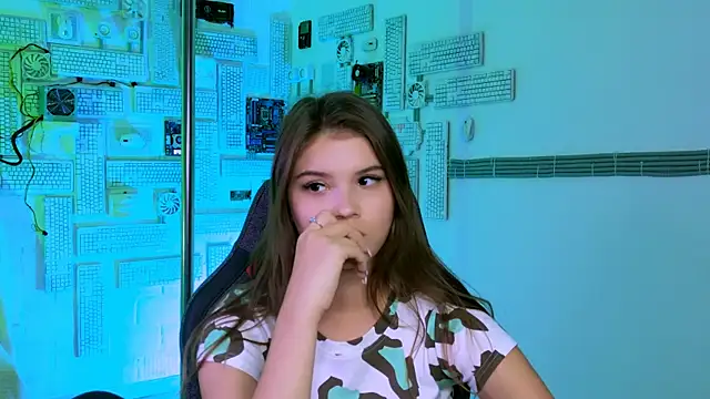 Snapshot of EvaThopson chatting on 09/29/25, 11:59 EvaThopson online show from 09/29/25, 11:59