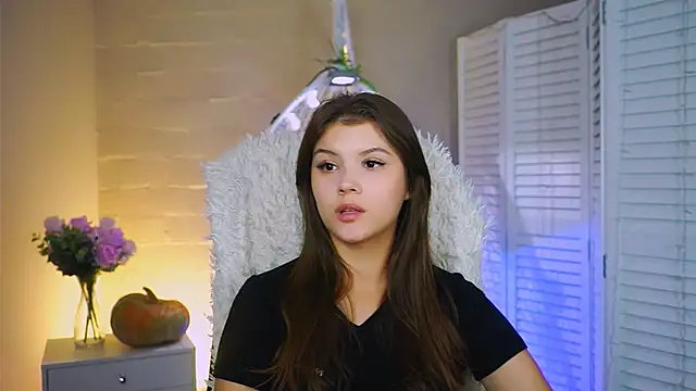 Snapshot of EvaThopson chatting on 11/04/25, 10:47 EvaThopson online show from 11/04/25, 10:47