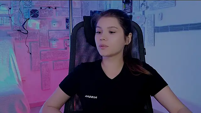 Snapshot of EvaThopson chatting on 11/20/25, 11:43 EvaThopson online show from 11/20/25, 11:43