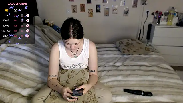 Snapshot of BettyandRich_ chatting on 11/07/25, 08:25 BettyandRich online show from 11/07/25, 08:25