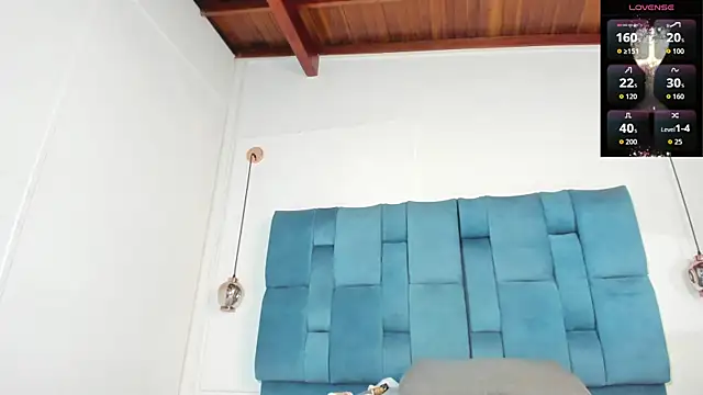 mia  fernandez online show from 12/21/25, 06:26