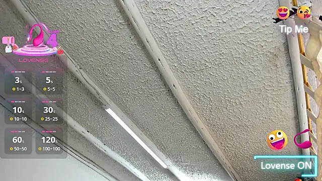 Snapshot of Selenakyle92_ chatting on 10/08/25, 04:26 Selenakyle92 online show from 10/08/25, 04:26