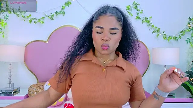 Snapshot of NahiaraReina chatting on 11/01/25, 01:46 NahiaraReina online show from 11/01/25, 01:46