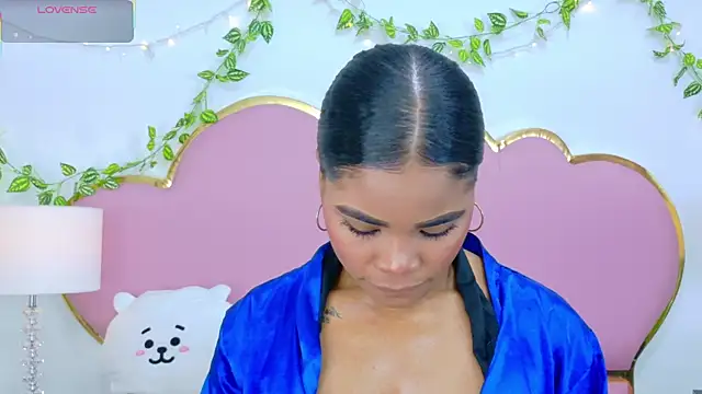 Snapshot of NahiaraReina chatting on 11/15/25, 01:18 NahiaraReina online show from 11/15/25, 01:18