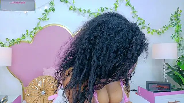 Snapshot of NahiaraReina chatting on 11/19/25, 02:06 NahiaraReina online show from 11/19/25, 02:06