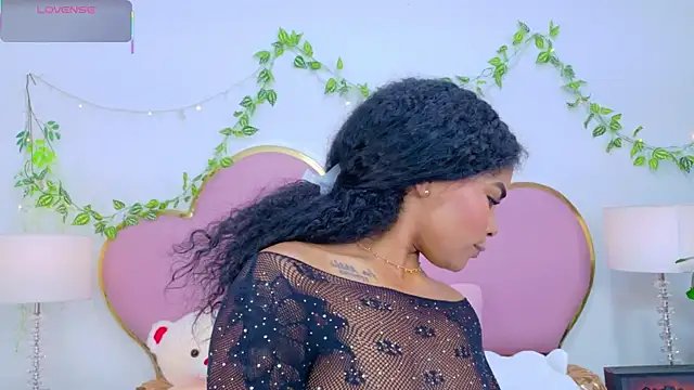 Snapshot of NahiaraReina chatting on 11/22/25, 01:43 NahiaraReina online show from 11/22/25, 01:43