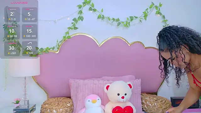 Snapshot of NahiaraReina chatting on 11/28/25, 01:25 NahiaraReina online show from 11/28/25, 01:25